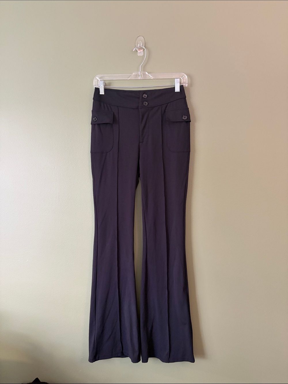 Halara High Waisted Side Flap Pocket Flare Cargo Pants Sz M - Picture 4 of 8
